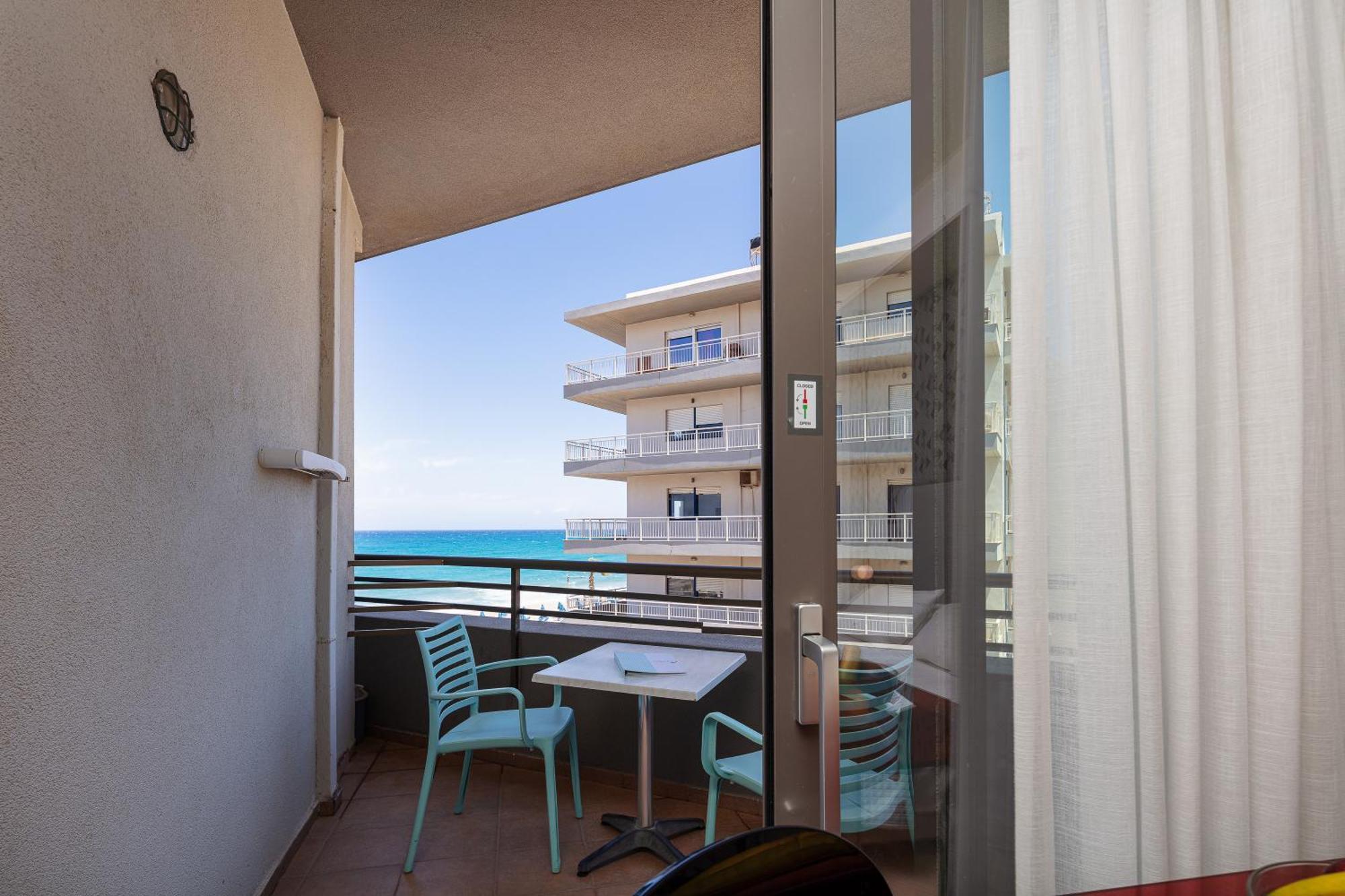 Steris Elegant Beach Hotel & Apartments Ретимно Екстериор снимка